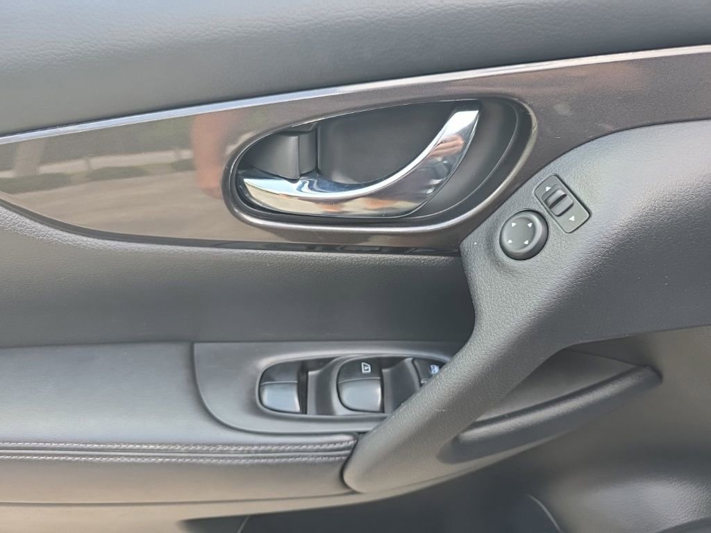 Used 2019 Nissan Rogue SV image 20