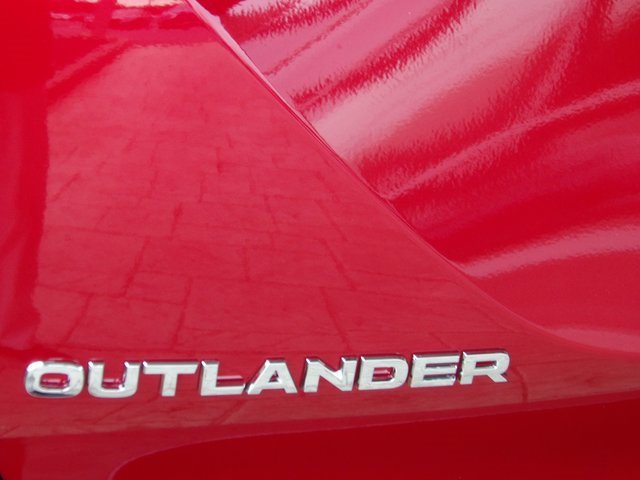 New 2025 Mitsubishi Outlander ES image 8