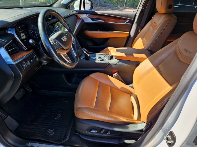 Used 2024 Cadillac XT5 Premium Luxury w/ Technology Package FWD image 7