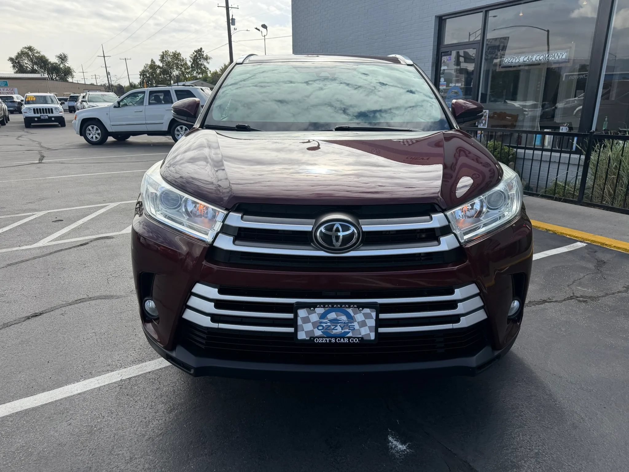 Used 2019 Toyota Highlander XLE FWD image 3