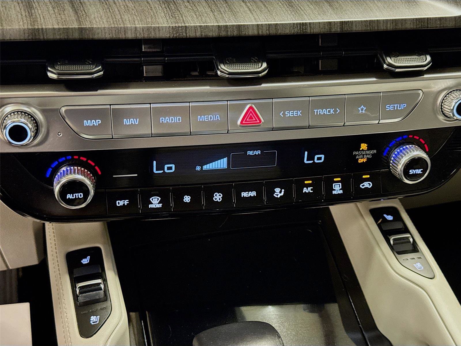 Used 2024 Kia Telluride EX w/ EX Captain's Chair Package FWD image 16