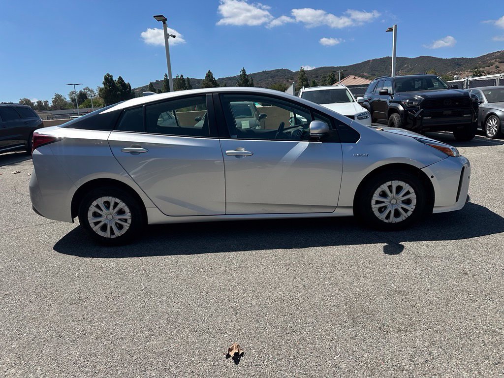 Certified 2020 Toyota Prius L Eco w/ Carpet Mat Package FWD image 4