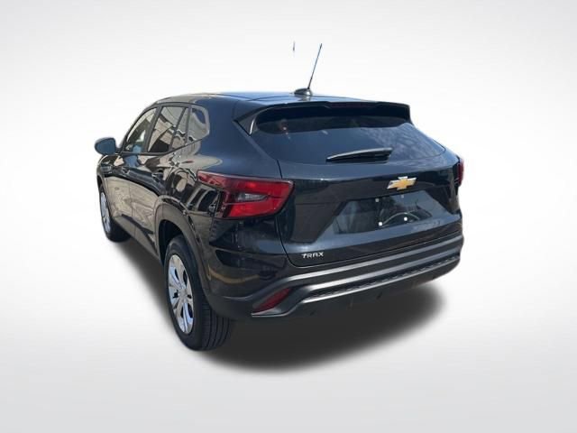 Used 2024 Chevrolet Trax LS FWD image 3