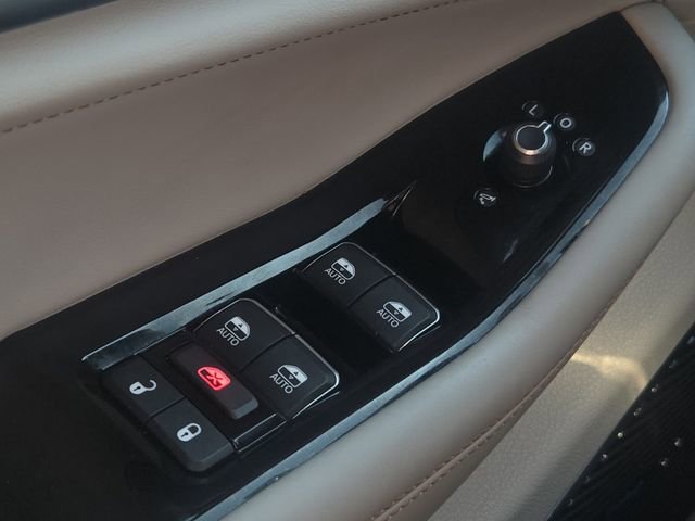 Used 2022 Jeep Grand Cherokee Overland w/ Luxury Tech Group IV image 27