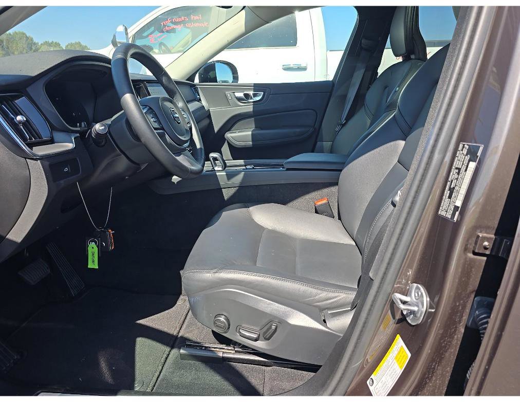 Used 2025 Volvo XC60 B5 Core AWD/4WD image 5