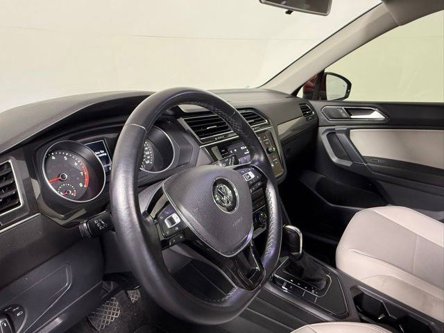 Used 2018 Volkswagen Tiguan SE w/ Panoramic Sunroof Package FWD image 15