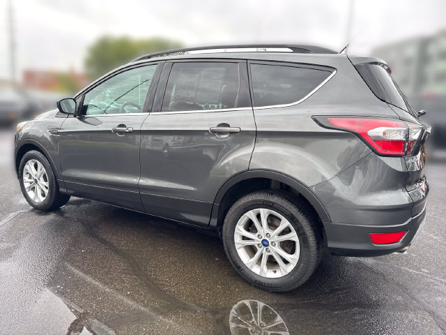 Used 2017 Ford Escape SE w/ Equipment Group 201A AWD/4WD image 3