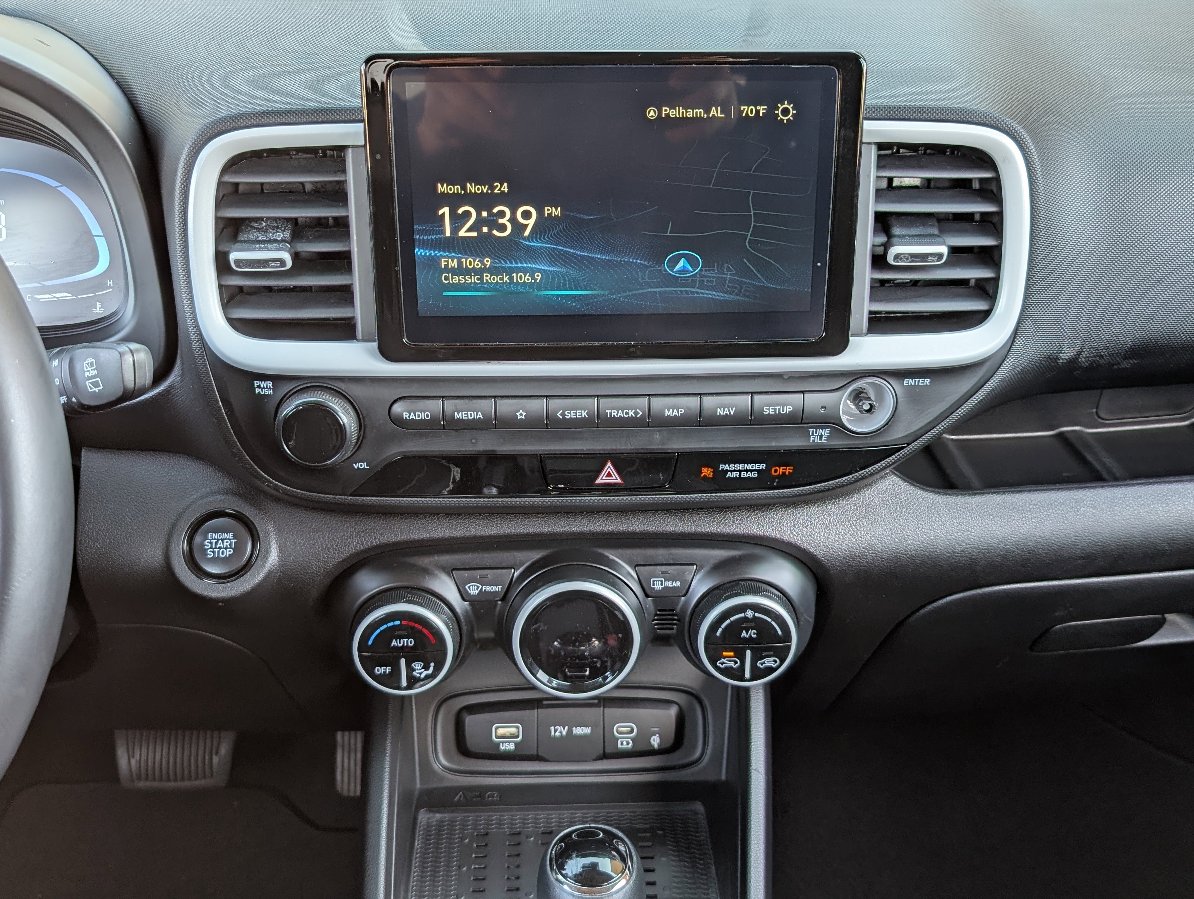 Used 2024 Hyundai Venue Limited image 24