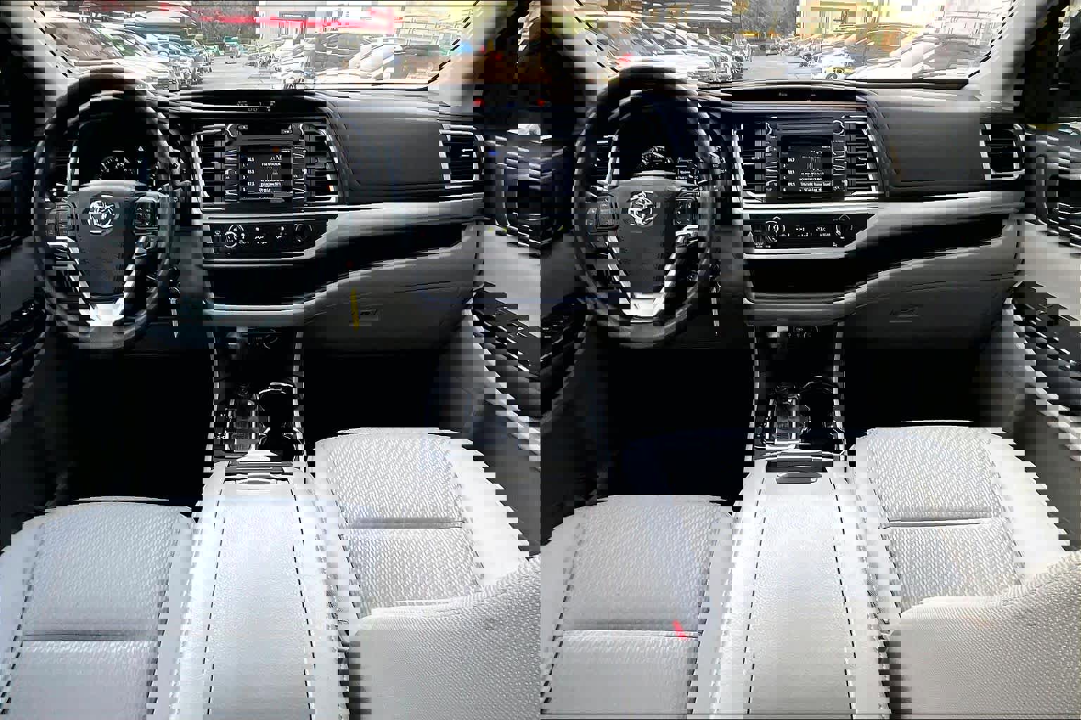 Used 2017 Toyota Highlander LE image 13