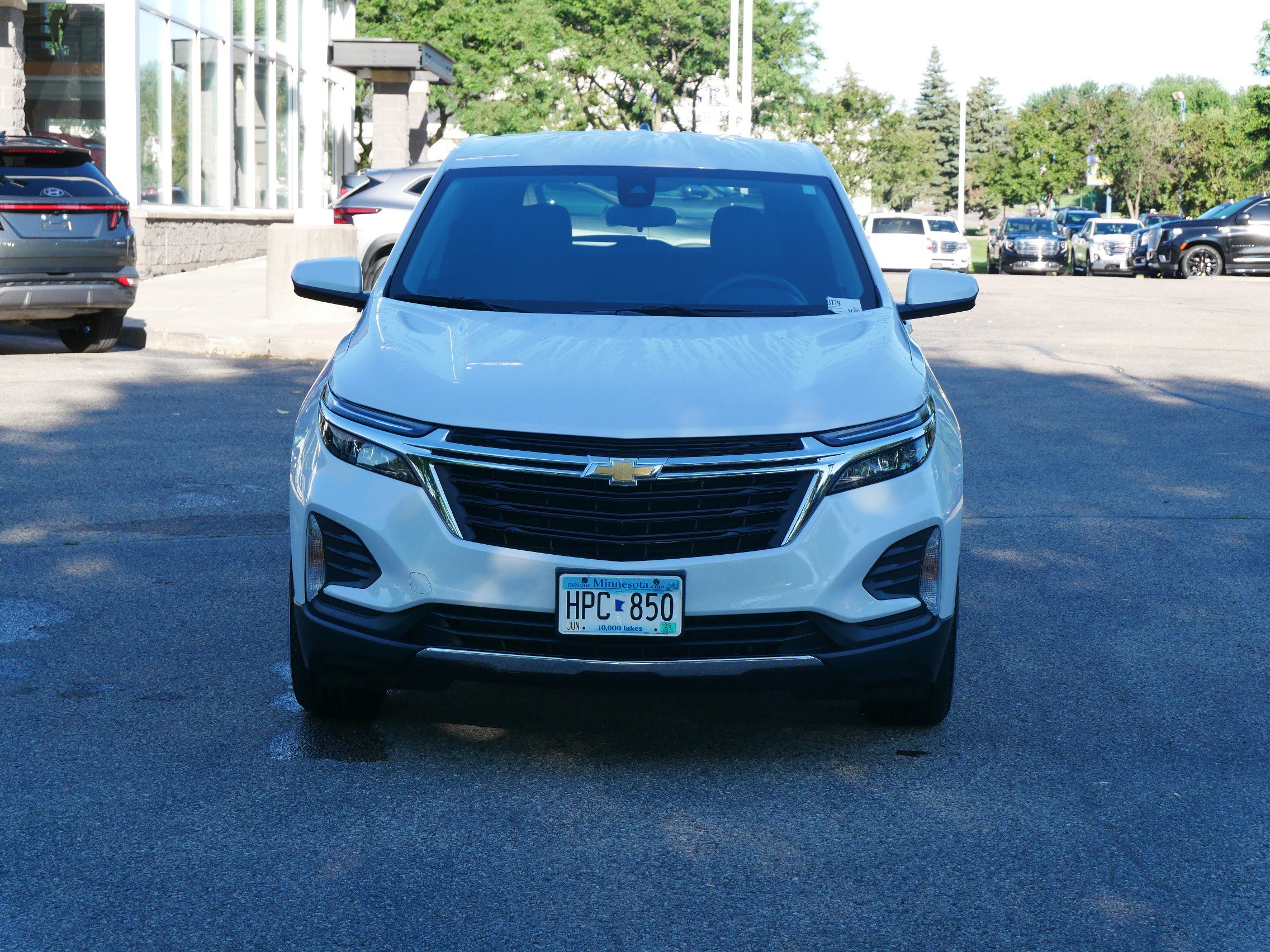 Used 2022 Chevrolet Equinox LT image 2
