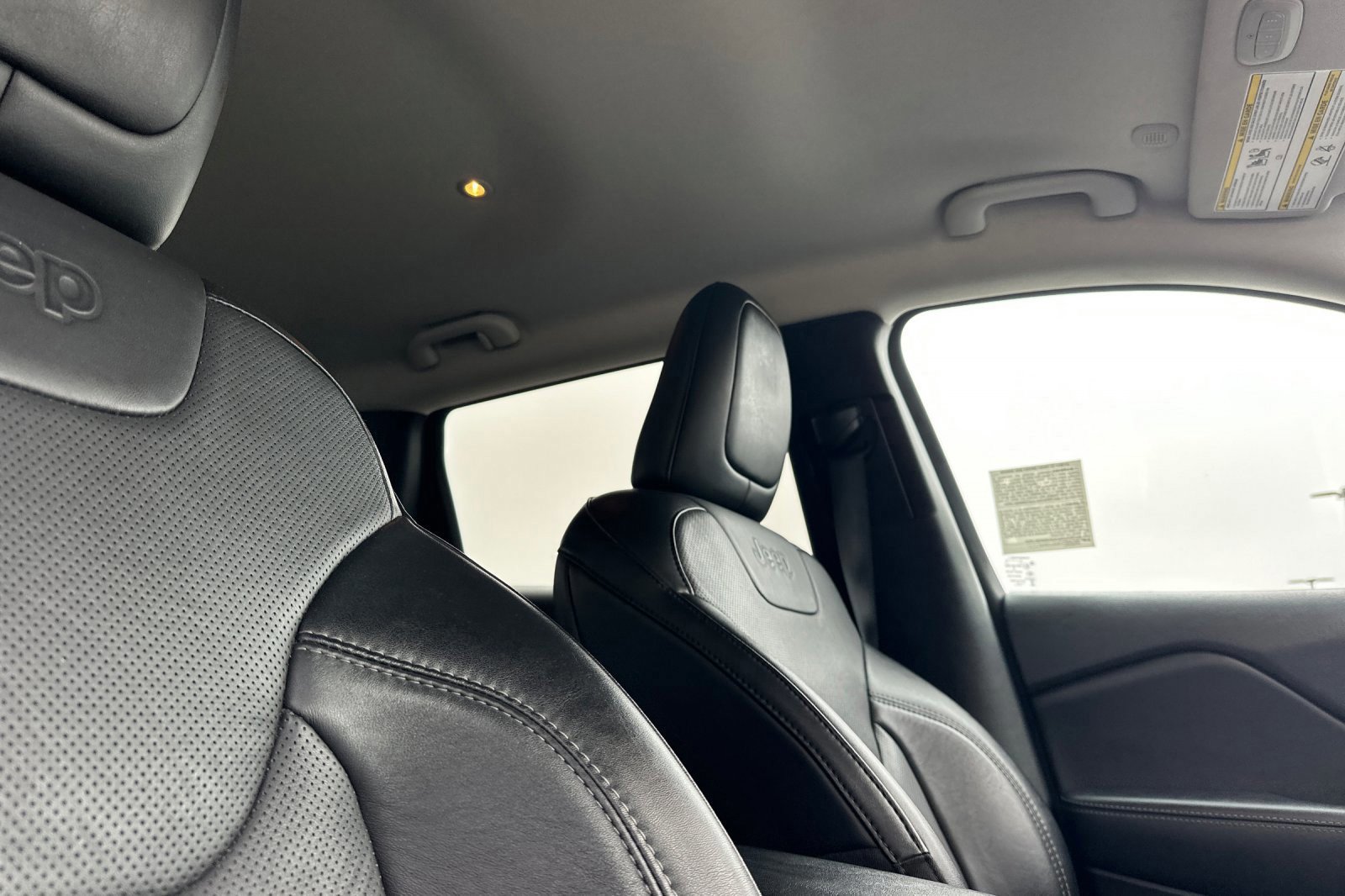 Used 2023 Jeep Cherokee Altitude Lux image 17