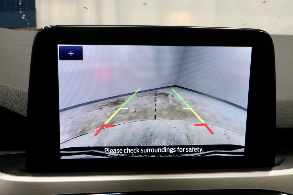 Used 2022 Ford Escape SE w/ Cold Weather Package image 2