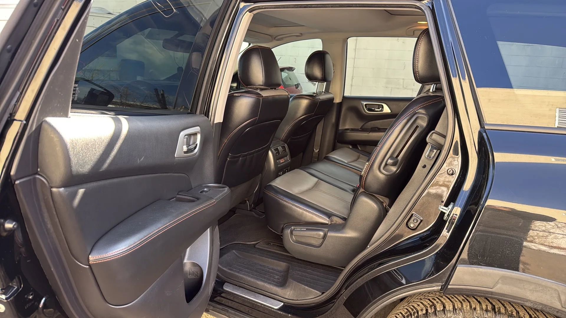 Used 2020 Nissan Pathfinder SL AWD/4WD image 28