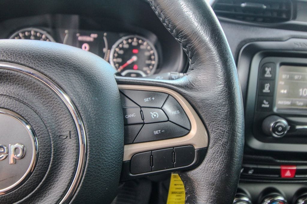 Used 2015 Jeep Renegade Latitude w/ Cold Weather Group II AWD/4WD image 21