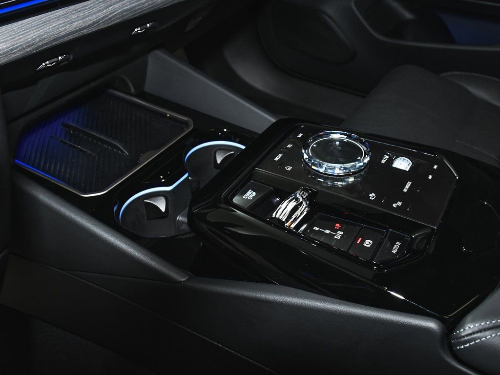 Used 2025 BMW i5 M60 w/ Executive Package image 54