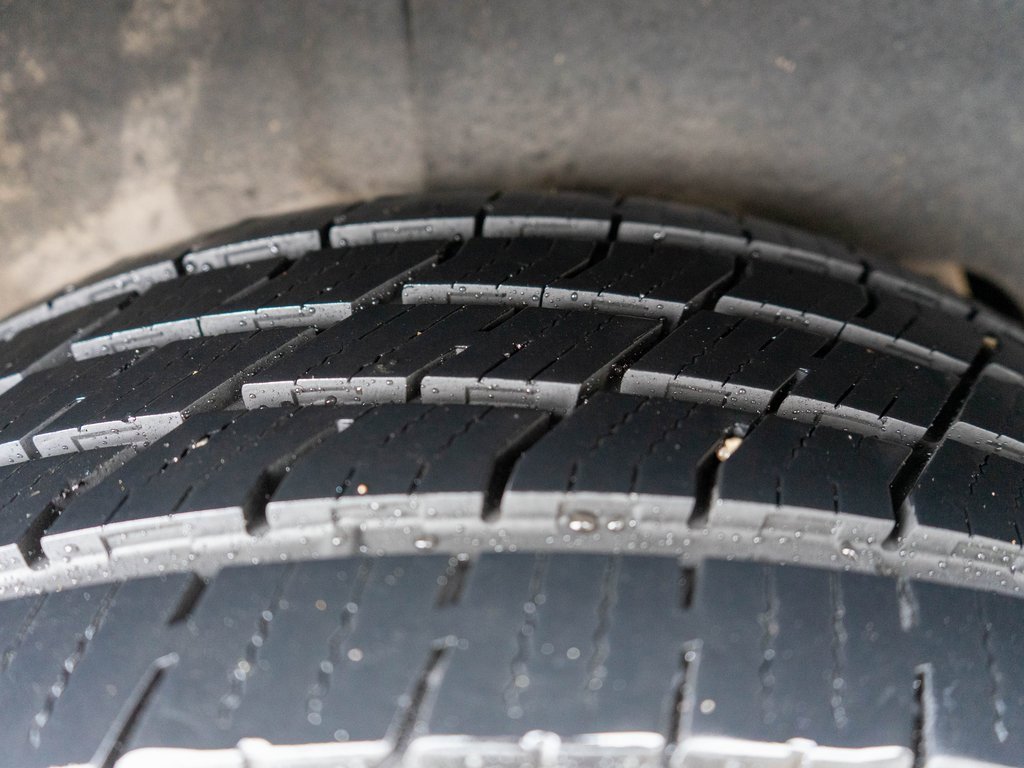 Used 2022 GMC Yukon AT4 w/ Technology Package image 36