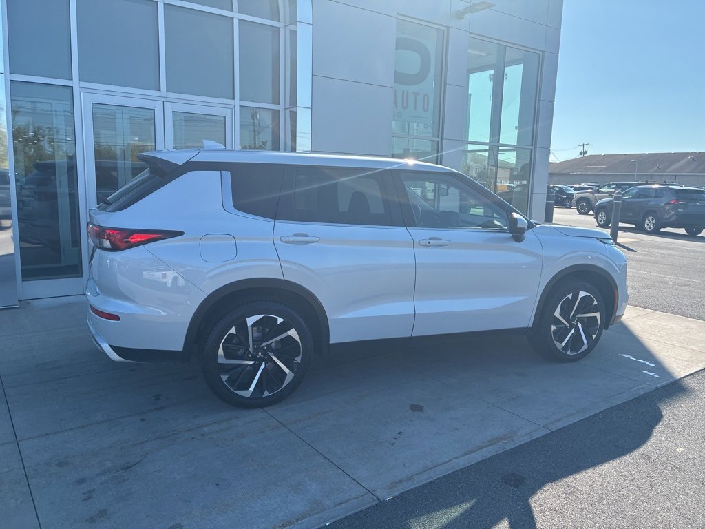 Used 2024 Mitsubishi Outlander SE image 10
