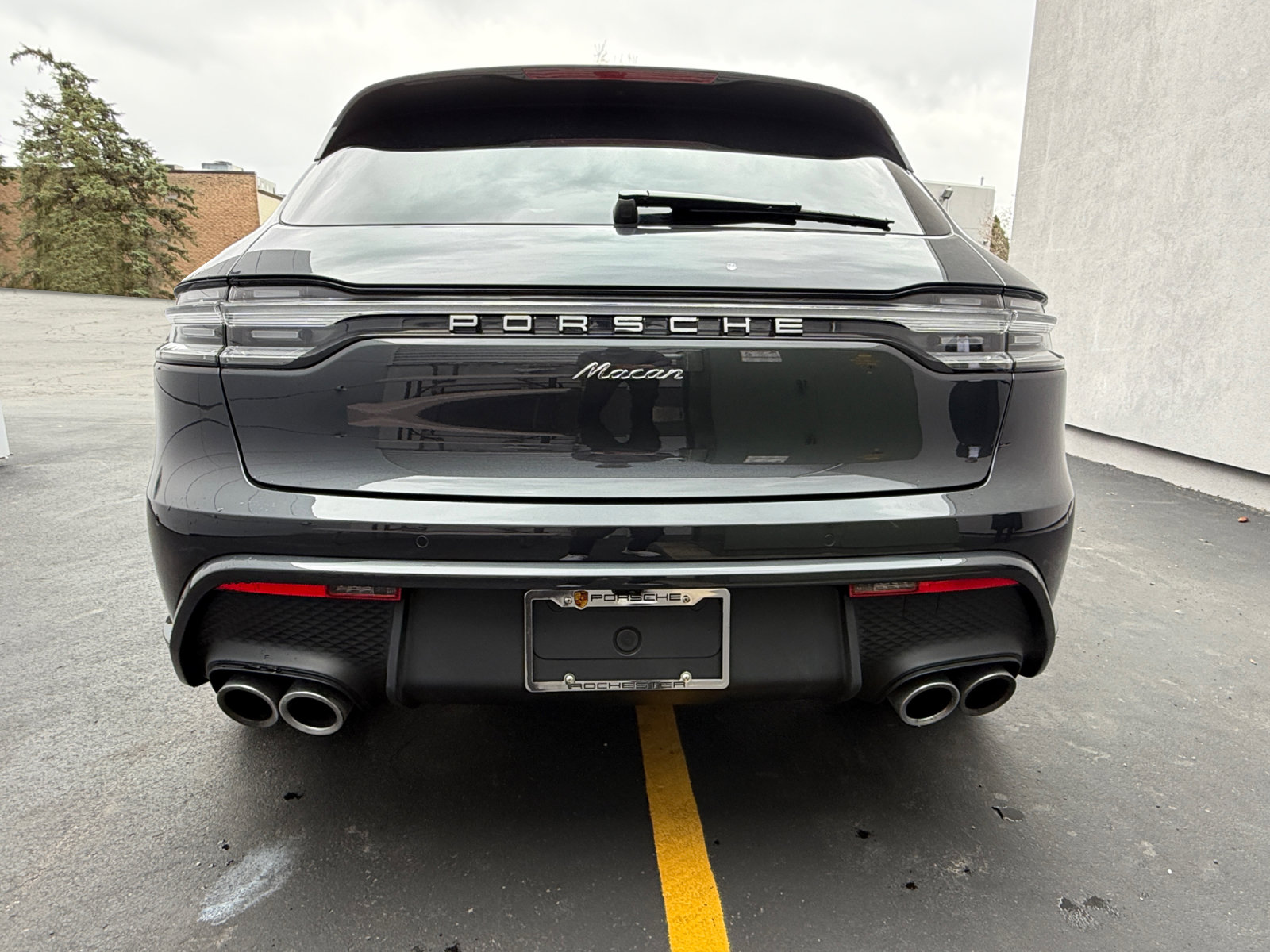 Used 2025 Porsche Macan AWD/4WD image 14