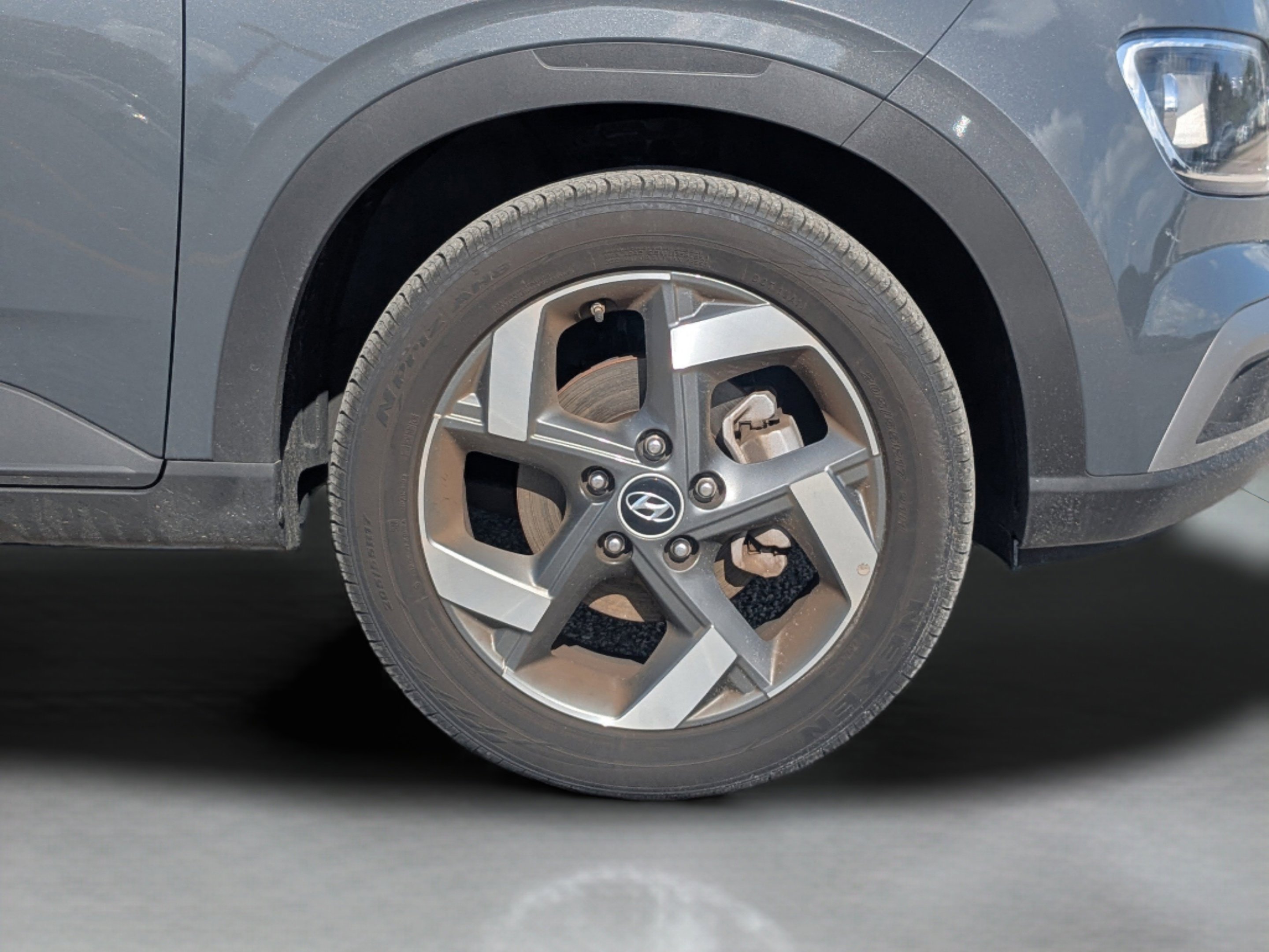 Certified 2025 Hyundai Venue SEL FWD image 31