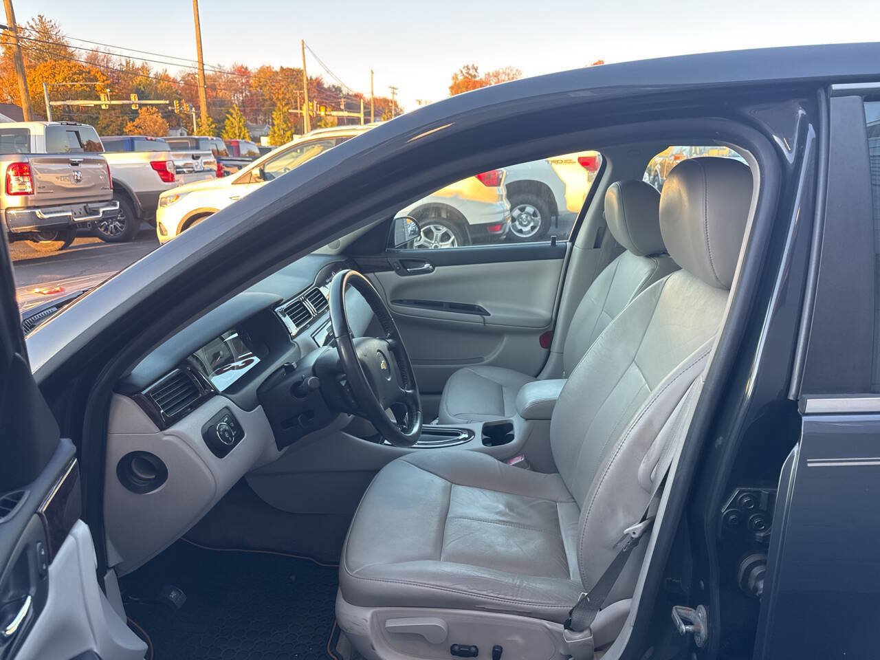 Used 2013 Chevrolet Impala LTZ FWD image 13