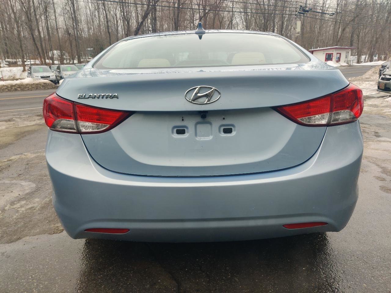 Used 2013 Hyundai Elantra GLS w/ Preferred Pkg image 5