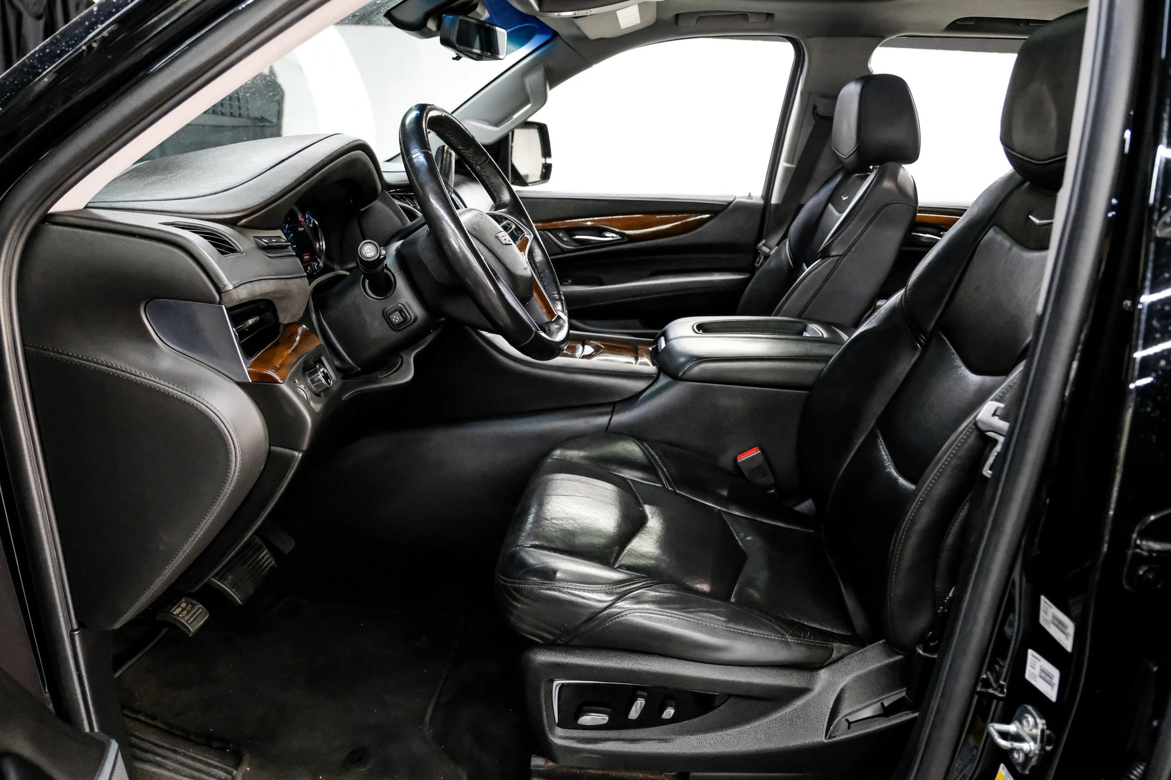 Used 2020 Cadillac Escalade ESV Luxury RWD image 4