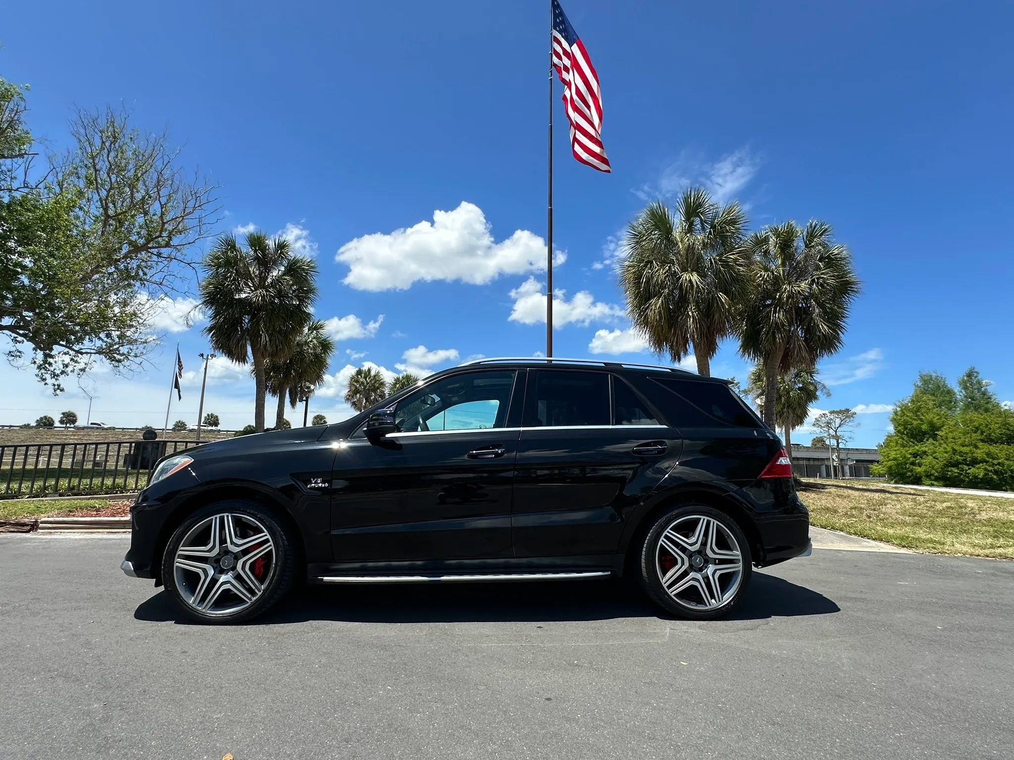 Used 2012 Mercedes-Benz ML 63 AMG 4MATIC w/ AMG Performance Pkg image 53