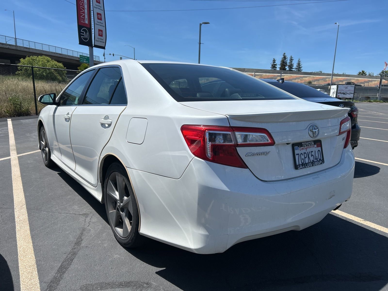 Used 2014 Toyota Camry SE FWD image 3