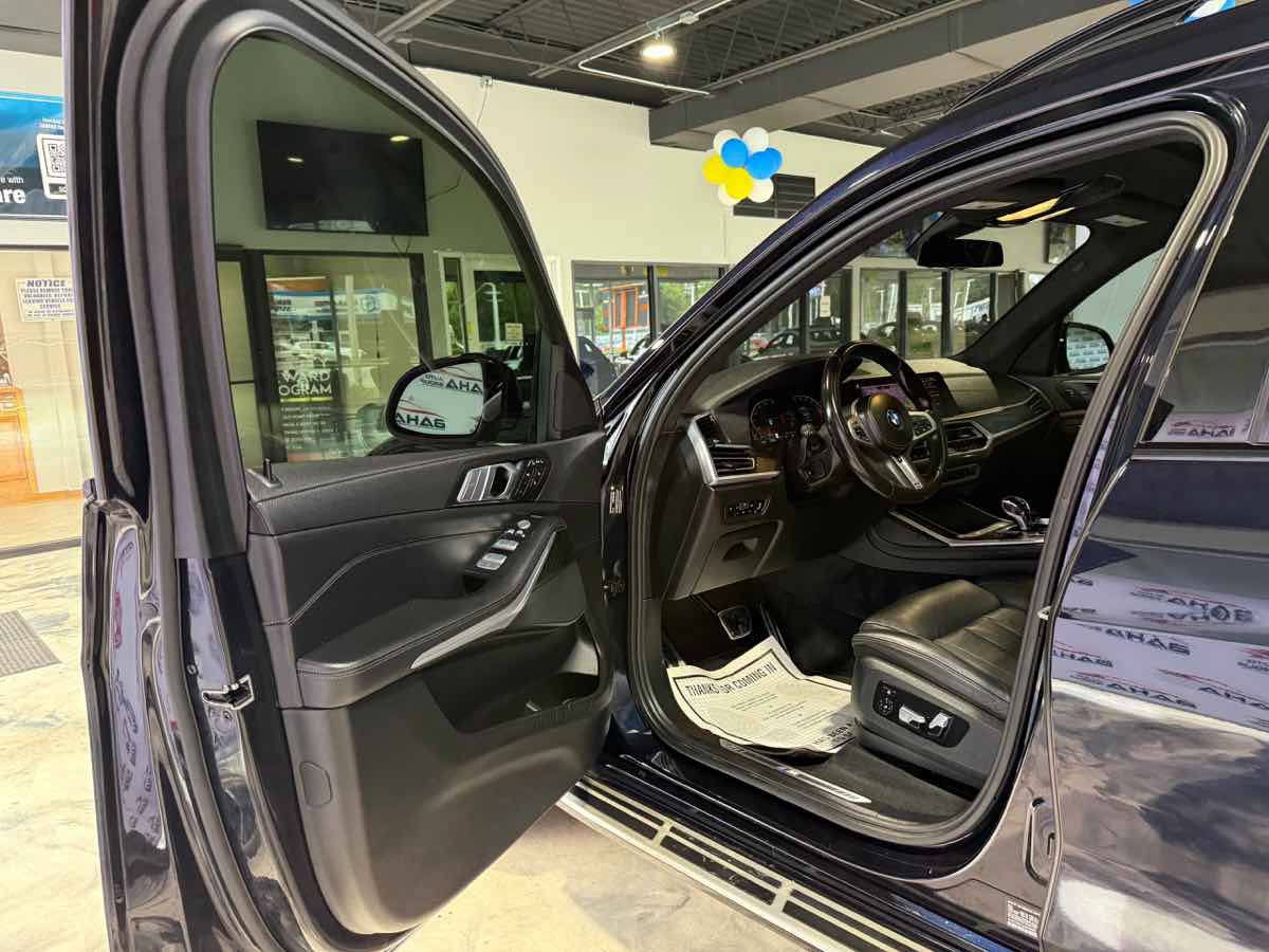 Used 2022 BMW X7 xDrive40i w/ M Sport Package AWD/4WD image 25