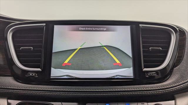 Used 2023 Chrysler Pacifica Limited FWD image 29