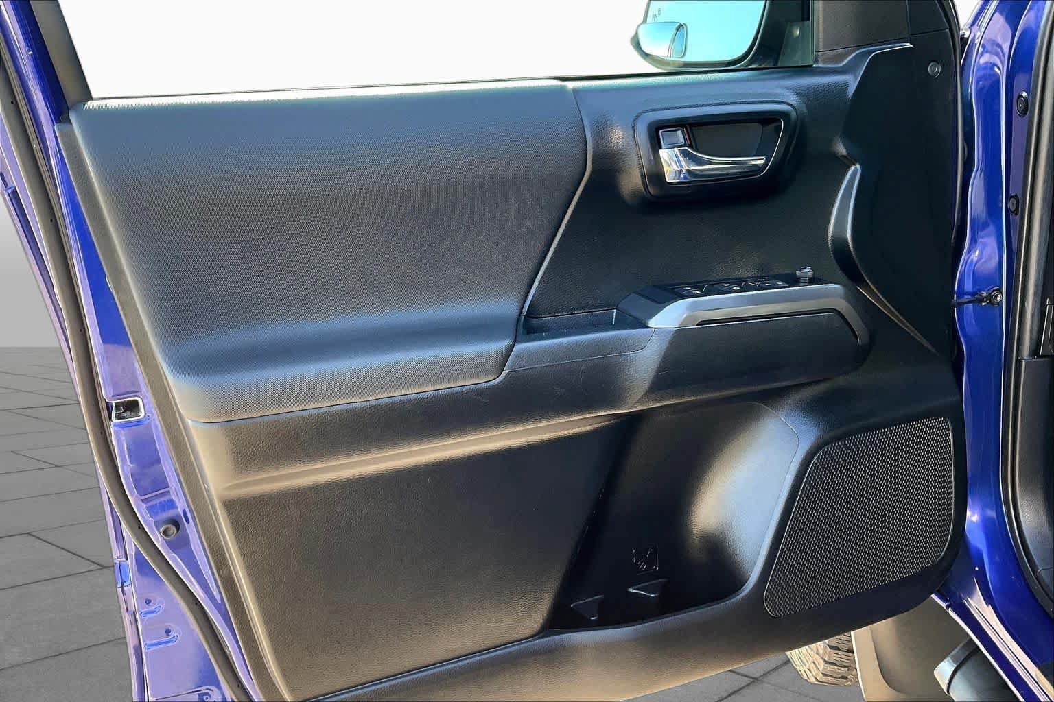 Used 2022 Toyota Tacoma TRD Off-Road w/ Technology Package RWD image 21