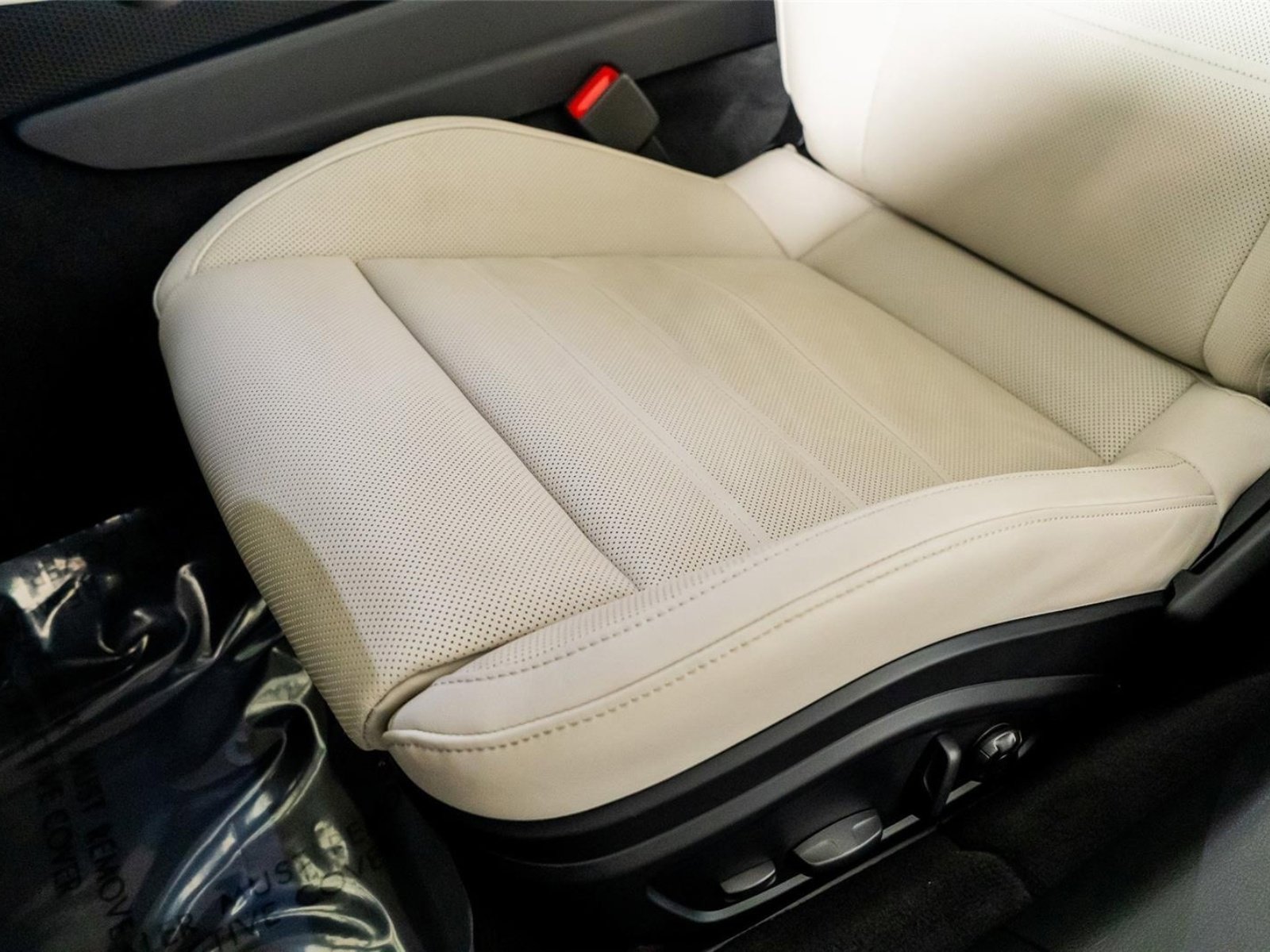 Used 2025 Porsche Panamera 4 w/ Premium Package image 28