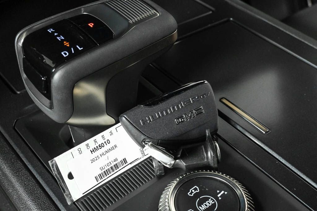 New 2025 GMC Hummer EV 3X w/ LPO, Illumination Package image 15