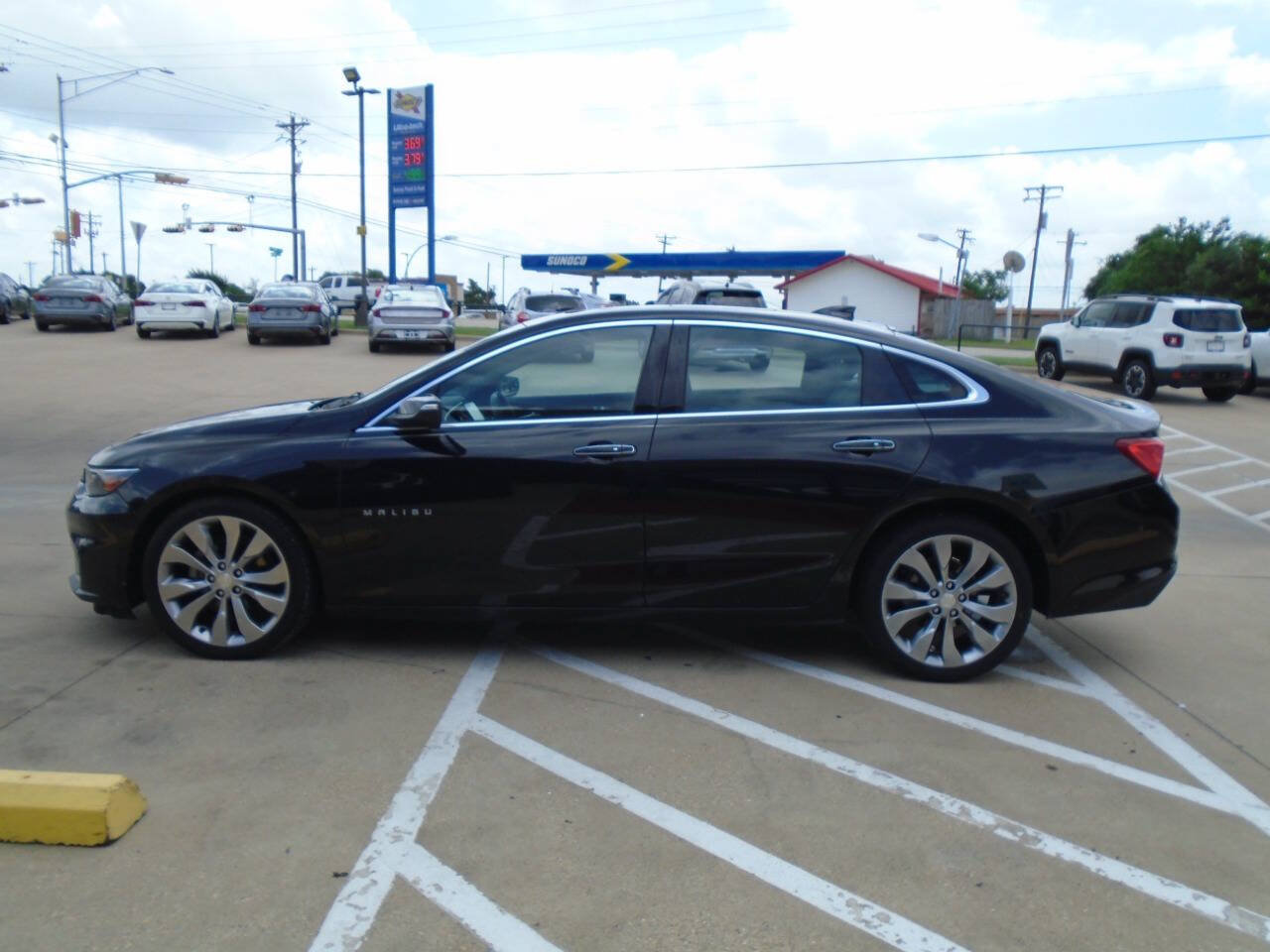 Used 2018 Chevrolet Malibu Premier w/ Premier Sun and Wheel Package FWD image 4