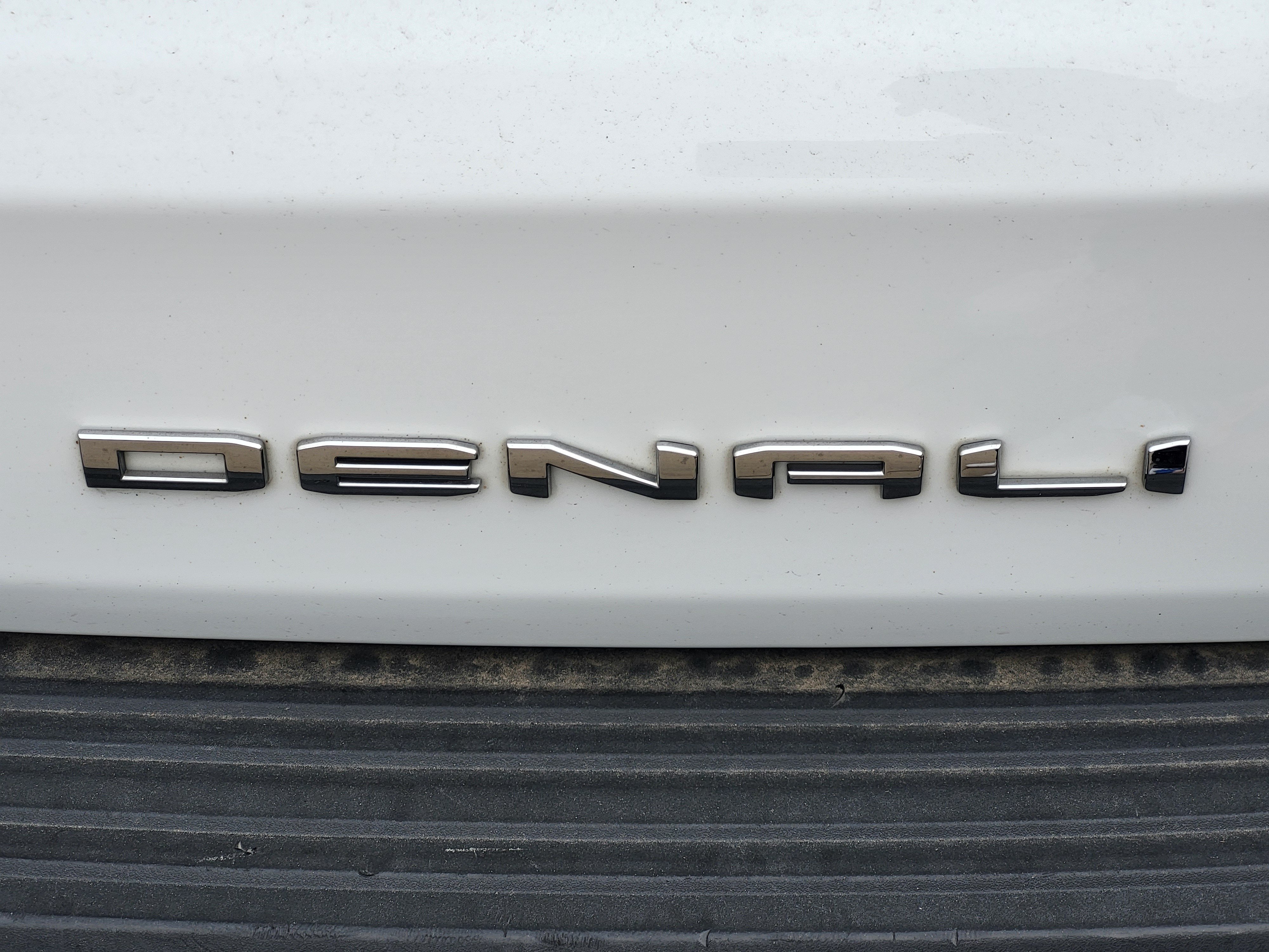 Certified 2024 GMC Yukon XL Denali AWD/4WD image 12