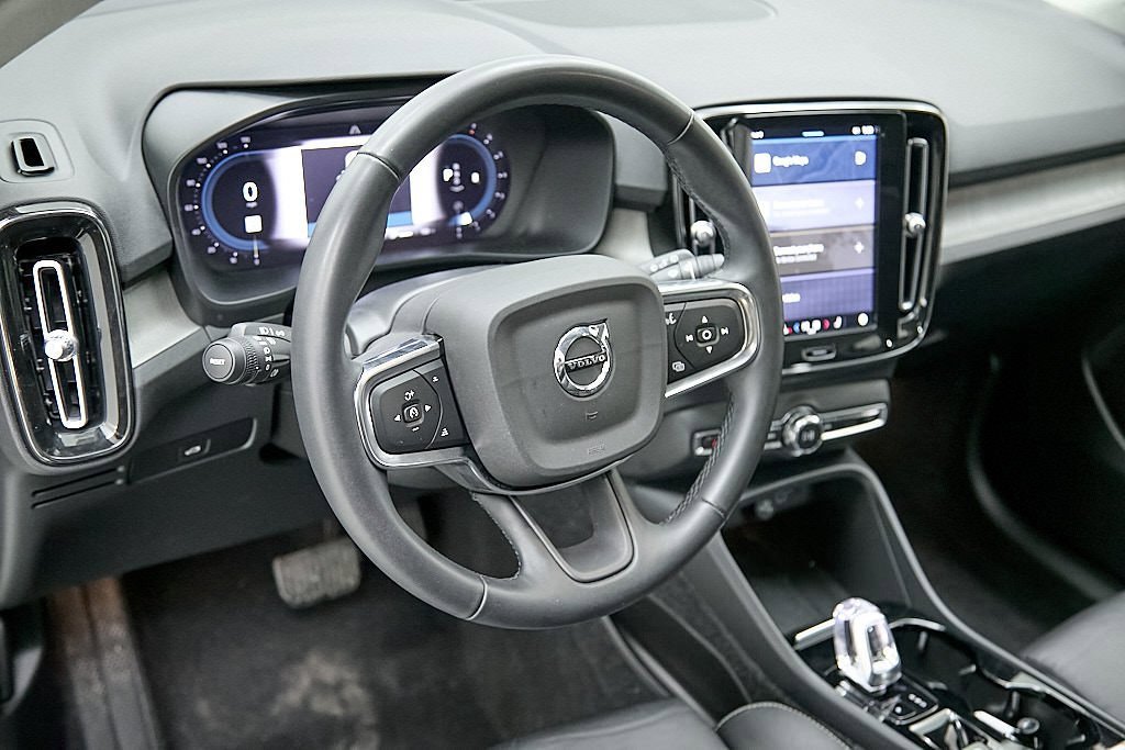 Certified 2023 Volvo XC40 B5 Plus image 14