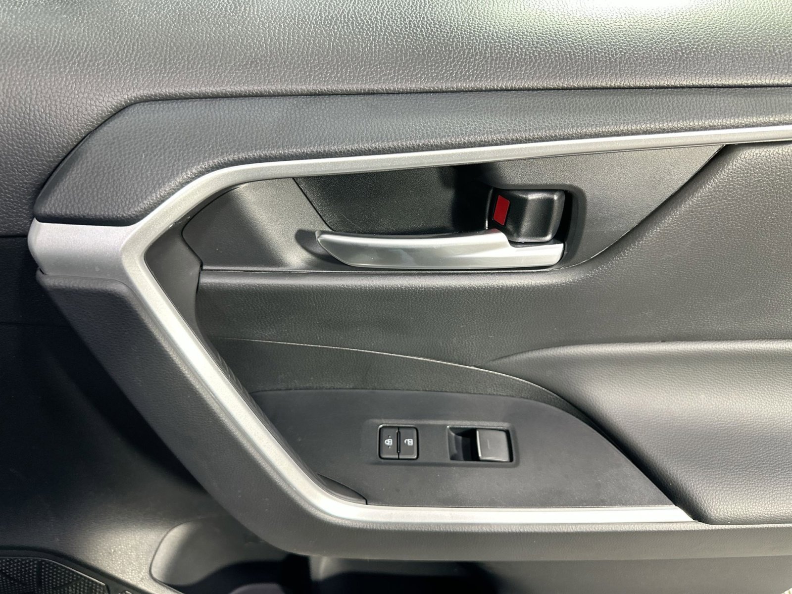 Used 2025 Toyota RAV4 XLE image 34