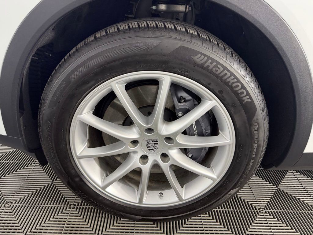 Used 2024 Porsche Cayenne image 11