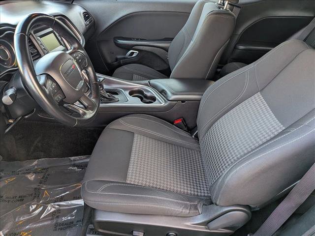 Used 2016 Dodge Challenger SXT image 15