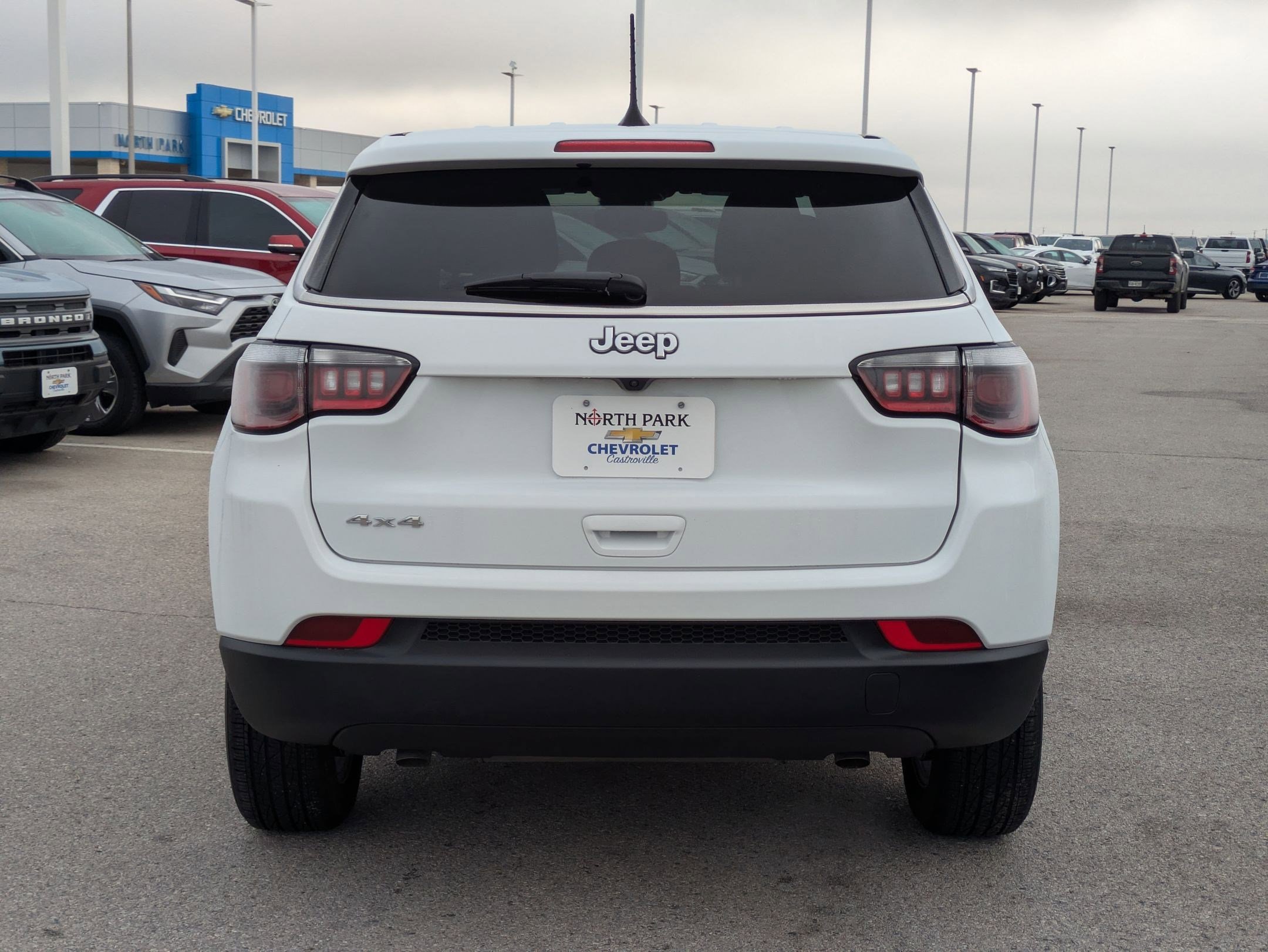 Used 2025 Jeep Compass Sport image 4