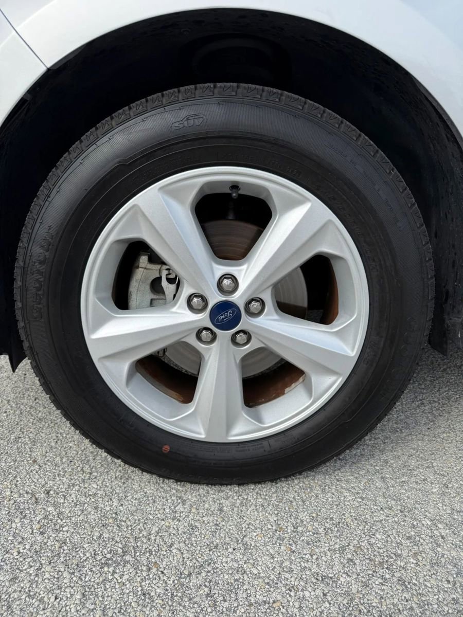 Used 2018 Ford Edge SE image 27