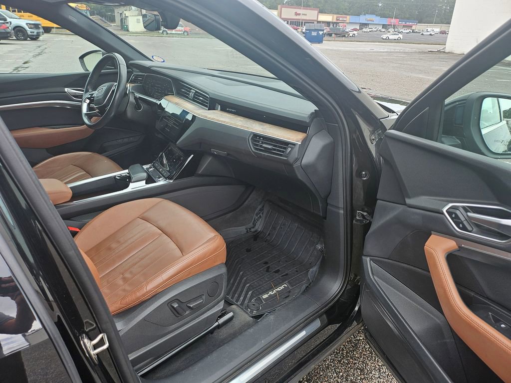 Used 2021 Audi e-tron Premium image 34