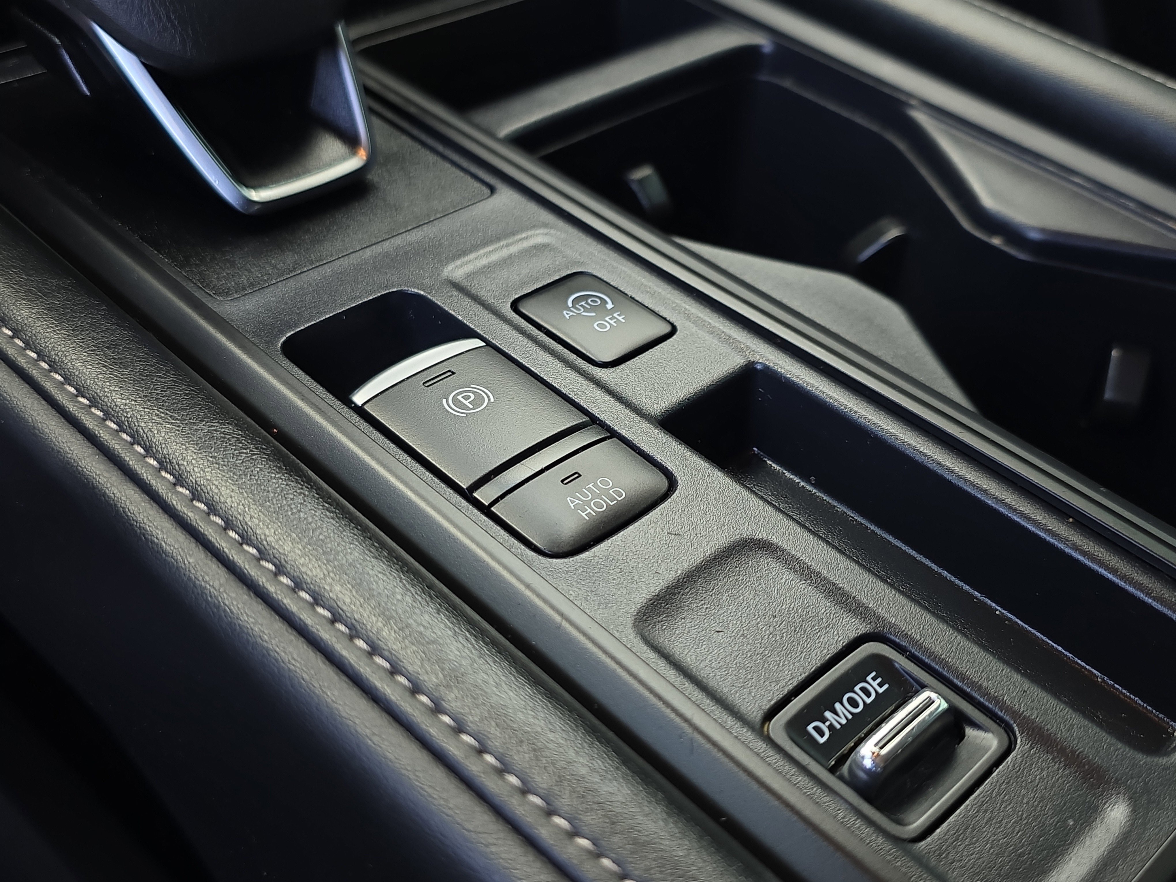 Used 2024 Nissan Pathfinder S image 30