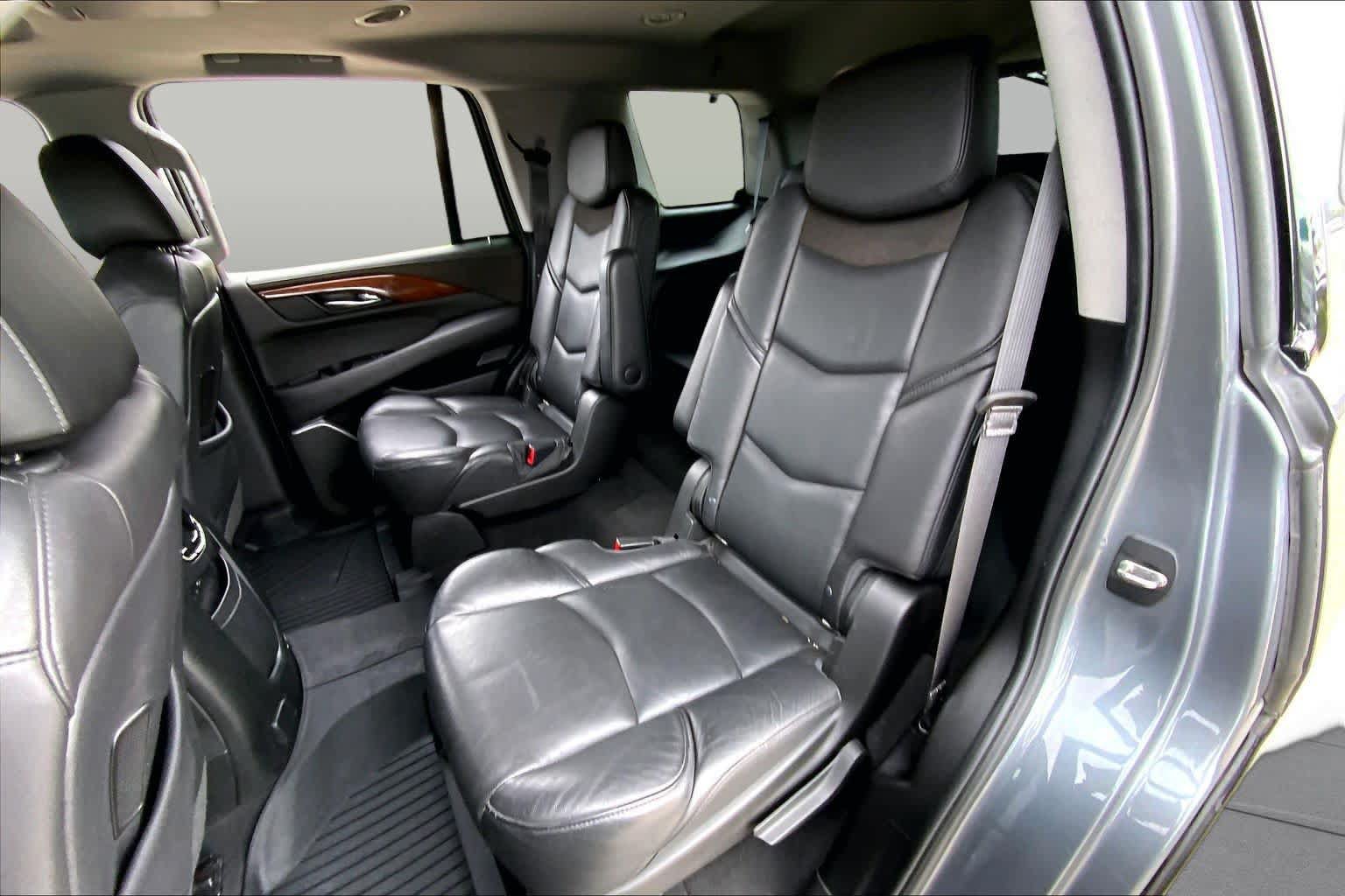 Used 2019 Cadillac Escalade Luxury AWD/4WD image 19