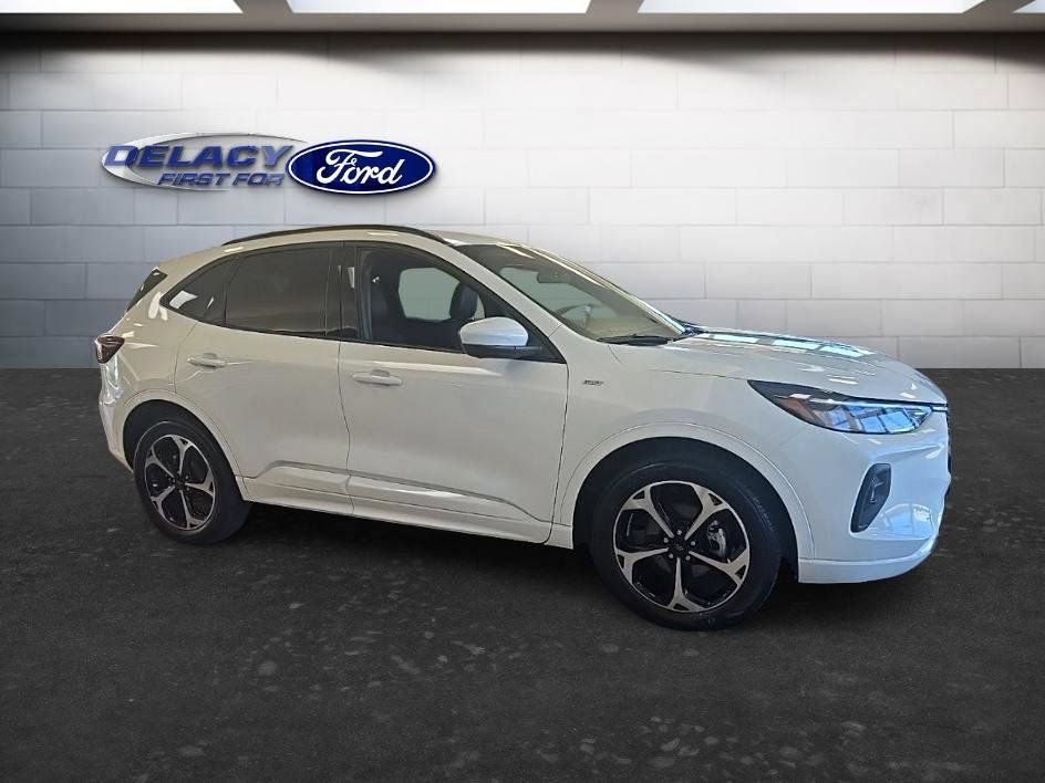 Used 2023 Ford Escape ST-Line Select w/ Tech Pack #2 AWD/4WD image 9