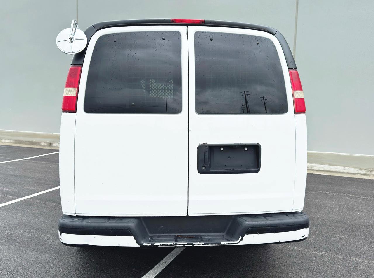 Used 2011 Chevrolet Express 1500 RWD image 4