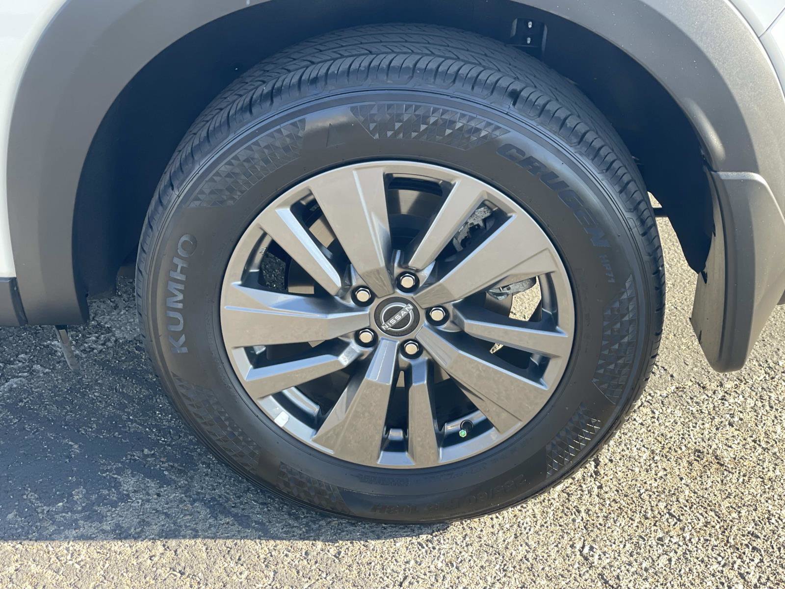 Used 2024 Nissan Pathfinder SV image 30