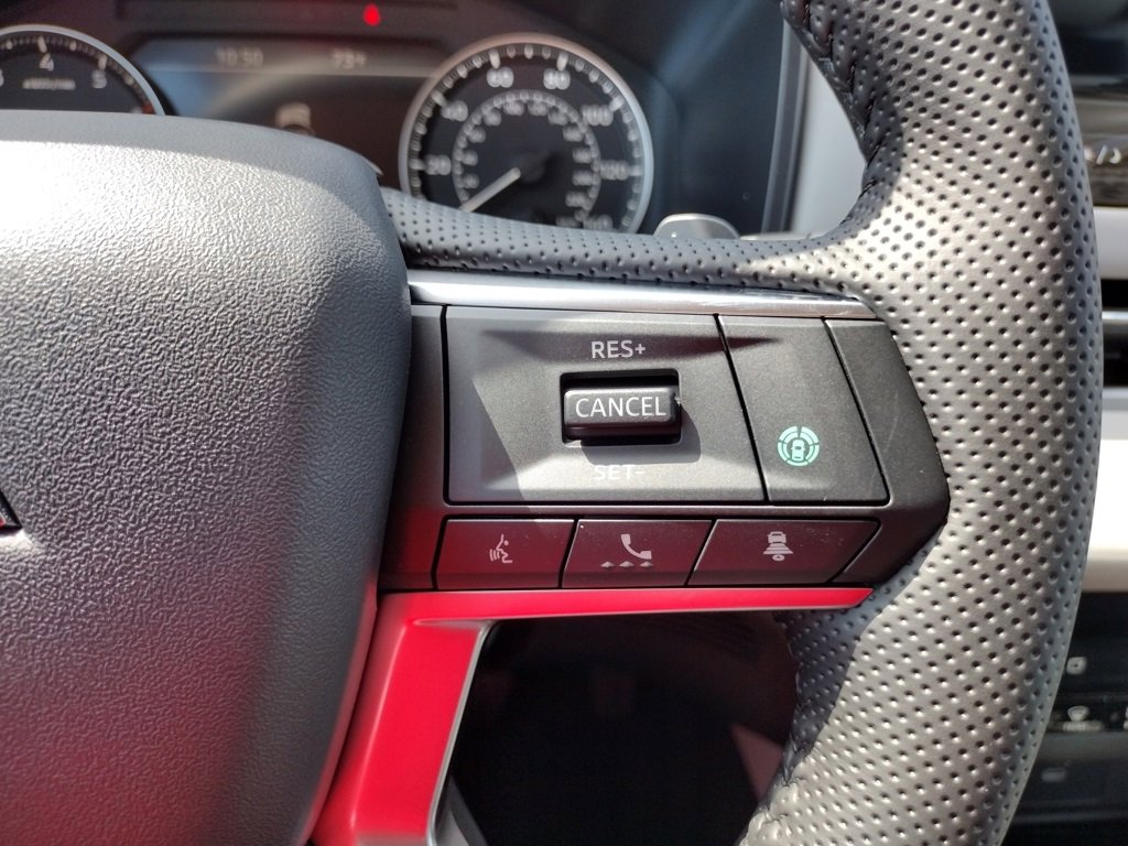 New 2025 Mitsubishi Outlander SE image 27