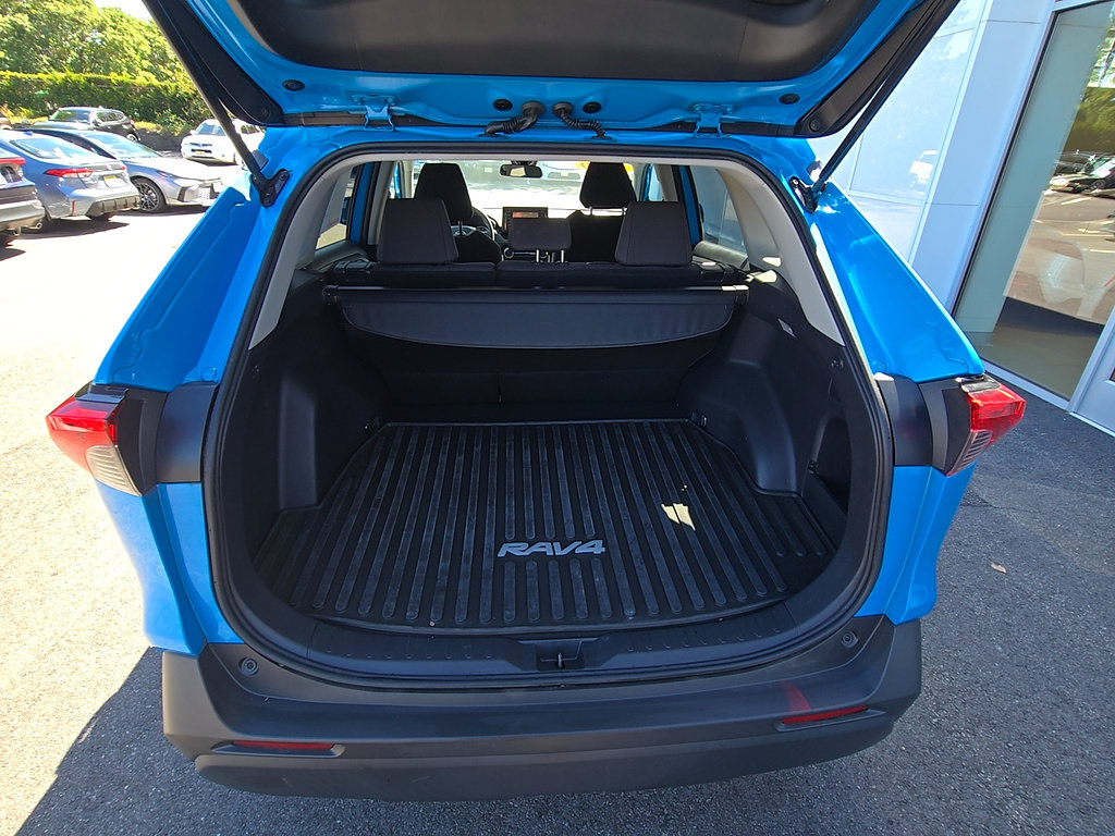 Certified 2021 Toyota RAV4 LE AWD/4WD image 12