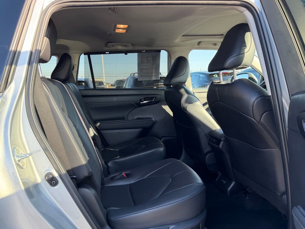 Used 2024 Toyota Highlander XLE image 20